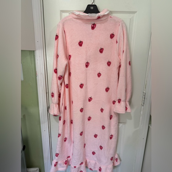 Dazy Strawberry Pattern Lace Trim Ruffles Hem Night Dress size Medium - Picture 6 of 7